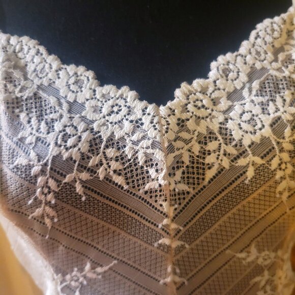 Wacoal Blush & Lace Camisole - Size L (fits like a M) - Picture 4 of 9